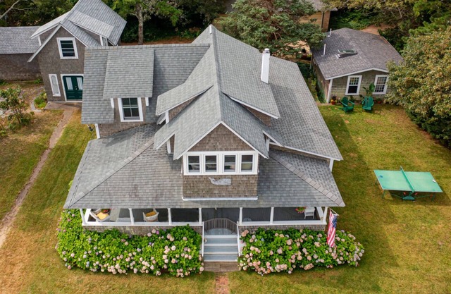 Oceanview East Chop Beach House - 4 Bed/2 Bath - 5 min walk to beach