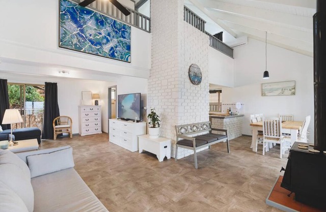 Oceanview Manor by "Peppy Beach Retreats" - Two Houses in One with Panoramic Views