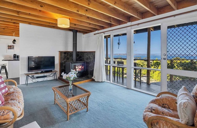 "Oceanview Retreat" -20kms from CBD-Sleeps 10