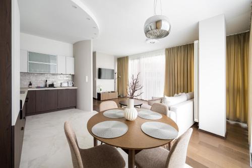 Ochota Prime Loft Apartment by BookingHost