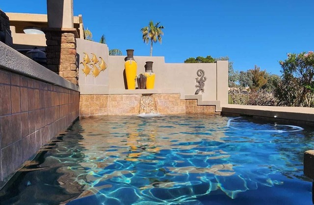 Calentador de piscina, campo de golf y vistas al lago