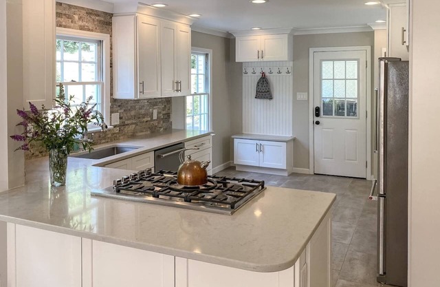 Off Canton Cottage - walking distance to canton st