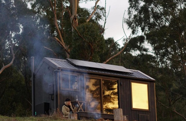 Off-Grid Cabin Surrounded by Nature - Hot Tub - Arlo