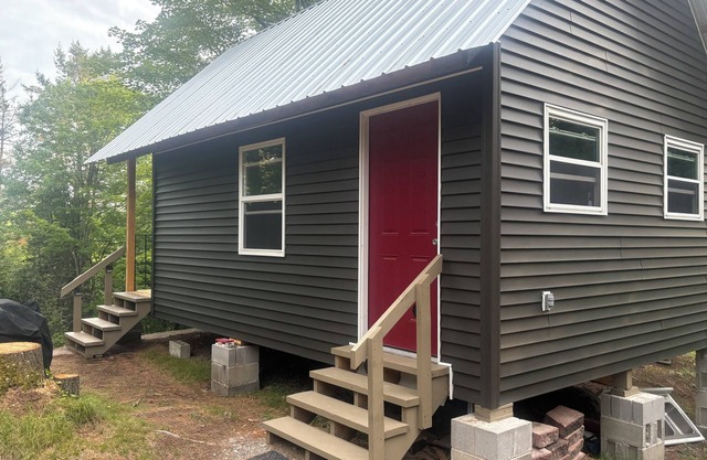 Off-Grid Glamping Escape House - reconnect with nature w/o giving up comfort.