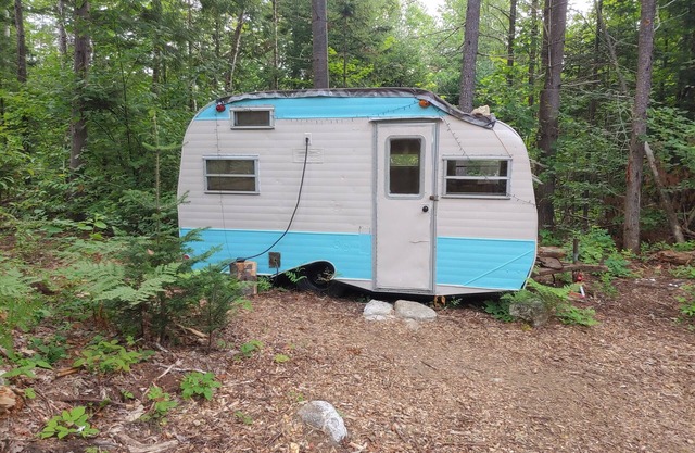 Off-Grid Retro Trailer in the heart of the White Mountain National Forest