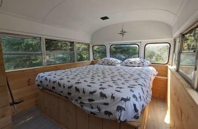 Off-Grid Skoolie Retreat