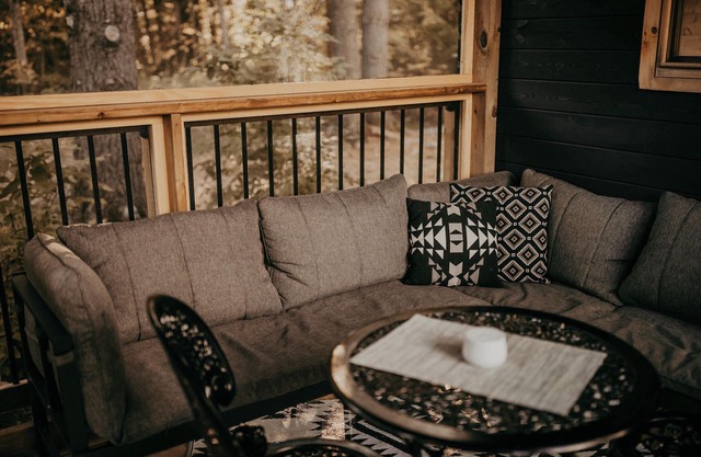 Off-Grid Summer Getaway | BBQ & Patio | Glamphouse