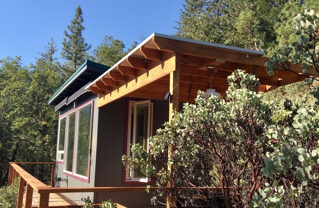 Off-grid tiny home on 6 secluded acres w/ outdoor soaking tubs and sauna!