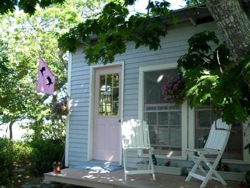 Off-The-Grid Cottage Rental with Beautiful Views on Crow Island, Maine