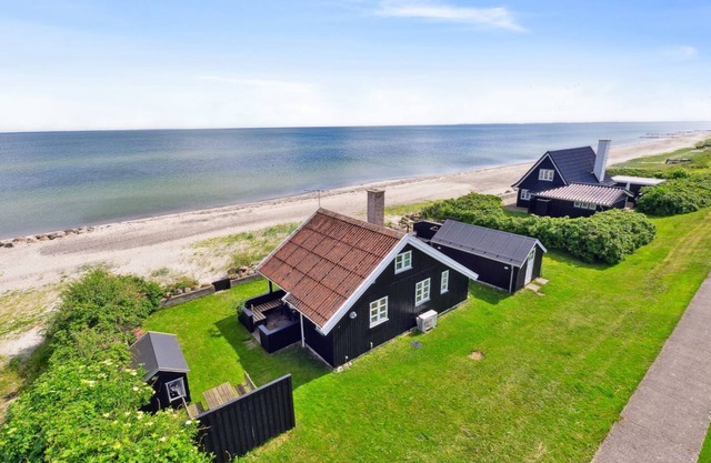 "Ofrath" - 5m from the sea by Interhome