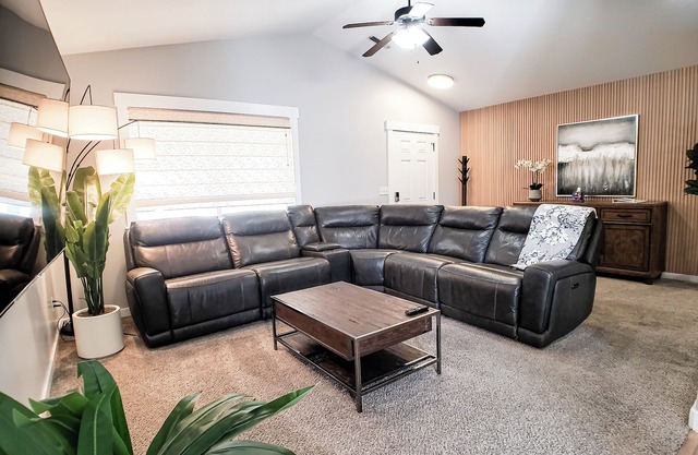 Ogden Dream+Hot Tub+Fenced Yard+Gazebo+BBQ+View+Garage+W/D