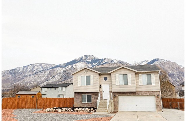 Ogden Home+ Private Hot Tub+ New Remodel+ Mtn Views+ Massive Fenced Yard+Rv Pad!