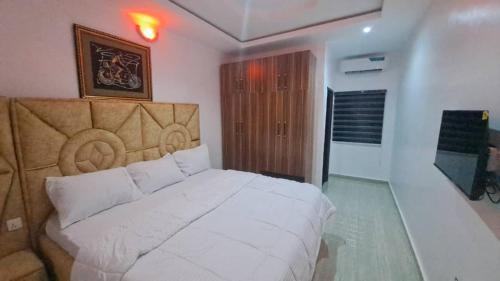 Oghomwen Lodge and Service Apartment