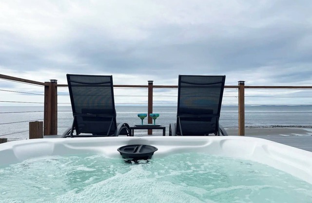 OH1: Oceanfront Escape w/Hot Tub!/High Speed Wi-Fi