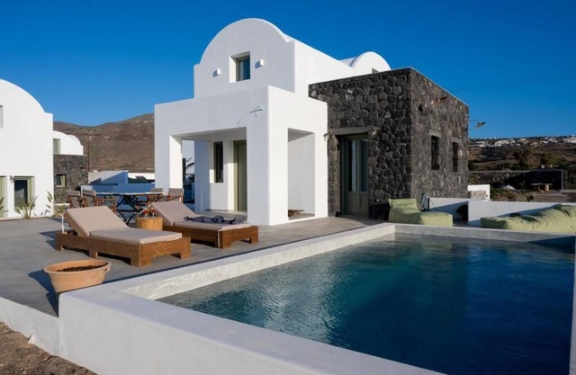 Oia Kissiri - private pool Villas