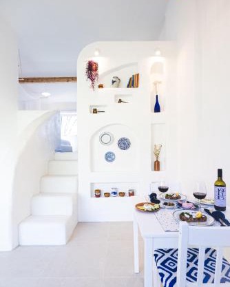Oia Moon