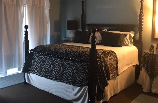 OK40 Ranch Hacienda Bed & Breakfast WILDSIDE Bedroom