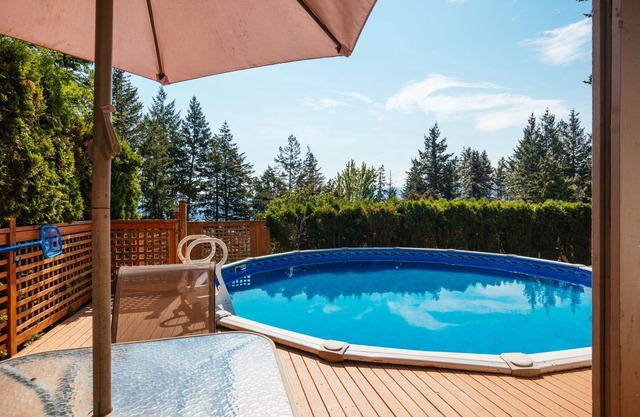 Okanagan Getaway - pool, hottub, central location