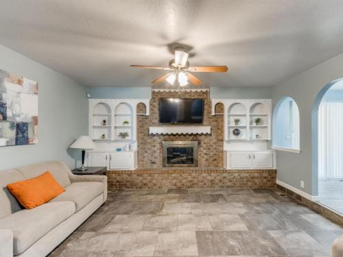 OKC NW 91st Private Home Quiet Neighborhood Pet-Friendly