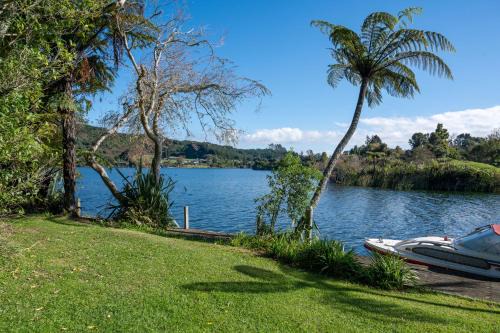Okere Jetty Escape - Rotoiti Holiday Home