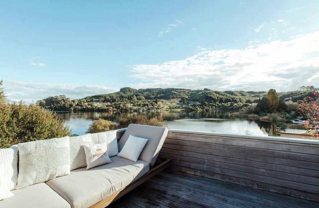 Okere Lake House - Lakefront with Private Jetty