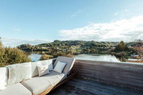 Okere Lake House - Lakefront with Private Jetty