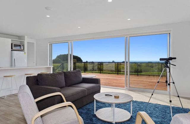 Okioki - Te Kaha- Holiday Home