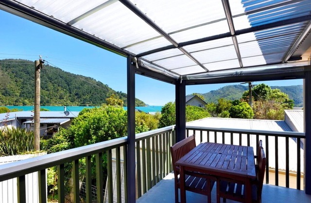 Okiwi Bay Bach with Bay Views