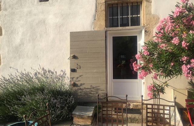 Old building in a quiet area with a large terrace for 2 or 3 people.