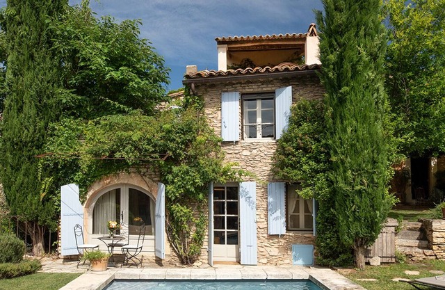 Antigua casa de campo en una aldea muy tranquila del Luberon