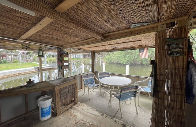 Old Country Living Ozello Keys 1 BR/1BA Waterfront Fishing Cabin