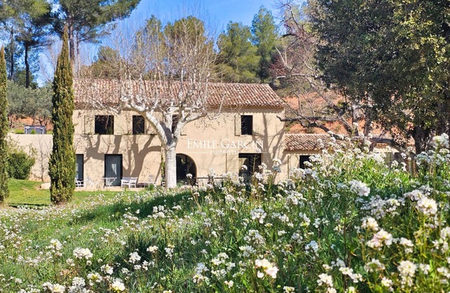 Old farmhouse for rent in Aix-en-Provence, at the foot of Sainte Victoire
