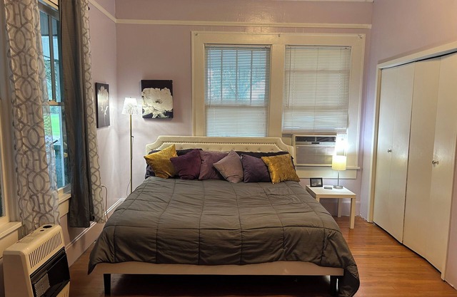 Old farmhouse near Natchitoches. downstairs king bed shared bathroom