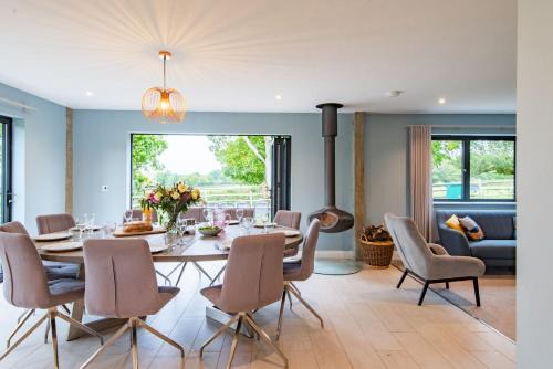 Old Harrow Barn by Bloom Stays