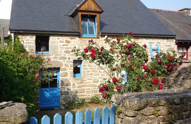 Casa antigua con persianas azules en el corazón de la Ile aux Moines