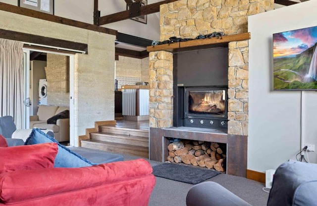 Old Hut Creek Chalet