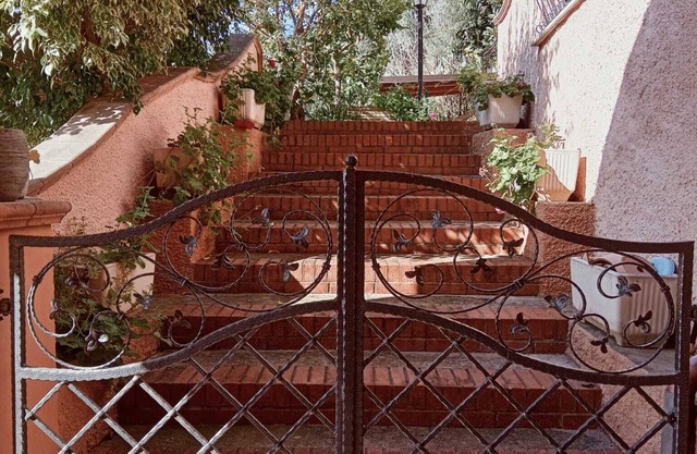 Old mansion surrounded by quiet and nature within walking distance from the center.