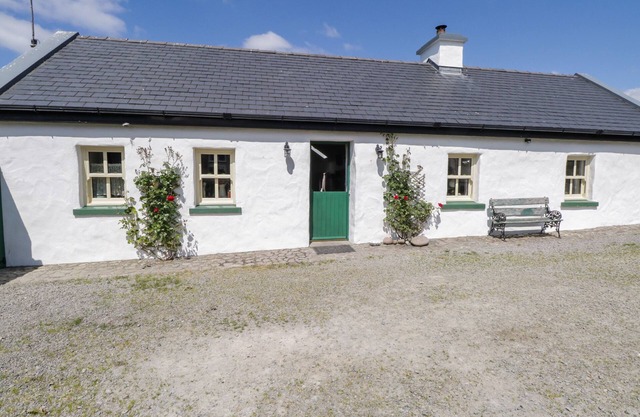 OLD MIKE'S COTTAGE, pet friendly in Westport, County Mayo