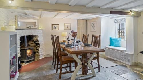Old Myrtle Cottage