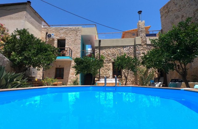 Old Olive Mill Maroulas - Bed and Breakfast