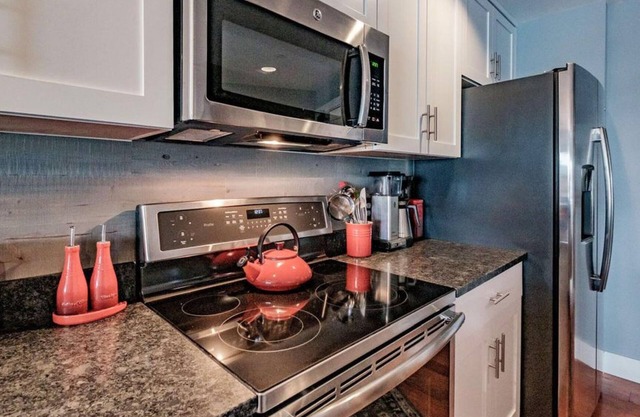 Old Port Condo- 3 month minimum rental