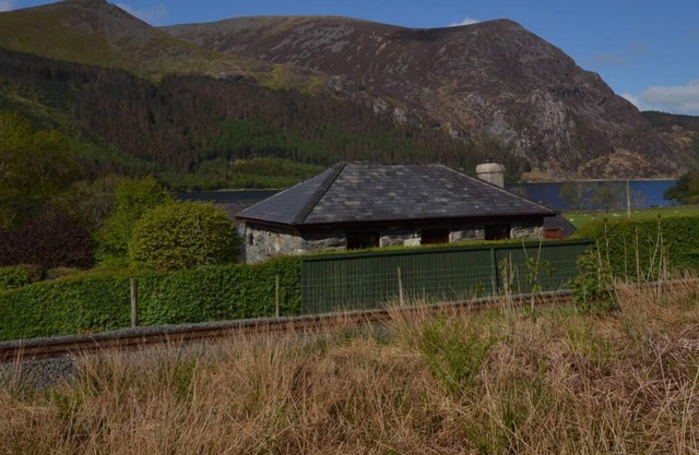 A los pies de Snowdon, a cinco millas de Beddgelert, se encuentra una antigua estación convertida en el siglo XIX.