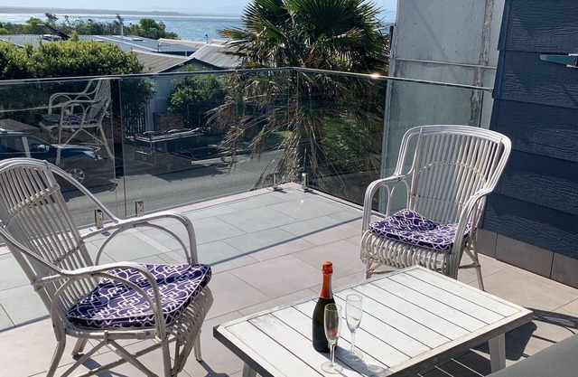Old Spice Beach House - Great view, sleepy location, perfect for families