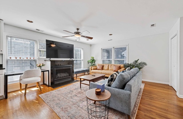 Old Town 3bd 3ba Coach House, Garage Parking Incl by AllSet Turnover
