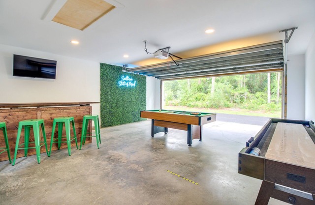 Old Town Bluffton -Tupelo Townhouse w/ grill & Garage converted Game Room