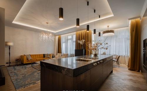 OLD TOWN LUXURY 3bd APARTMENT