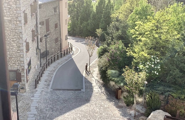 Old Village - Spacious 2 BR close to all services, quiet with breathtaking views