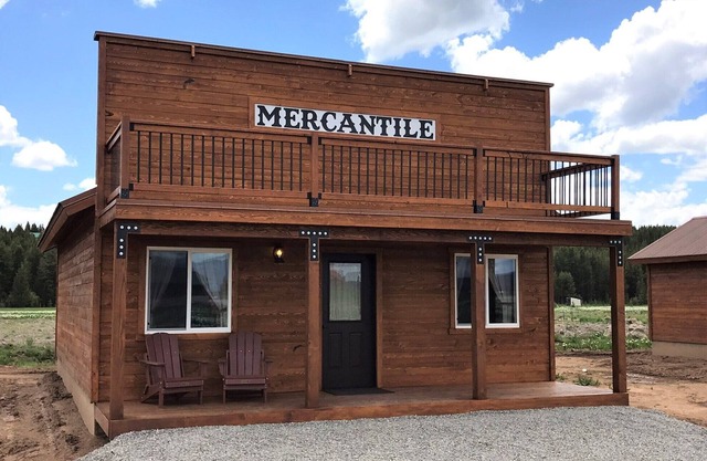 Old West Escapes, Mercantile