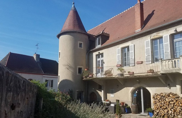 old winegrower's house with hammam and spa 5 minutes from Montluçon