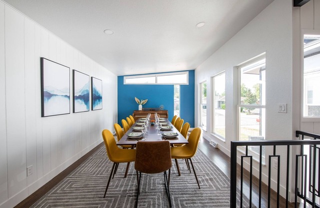 Mid-Century 4BR with Hot Tub & Games, Minutes to Downtown & Olde Town